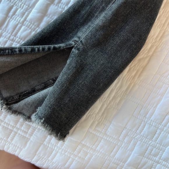 • Black Levi’s • - Picture 4 of 8